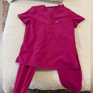 Women’s small jogger scrub set